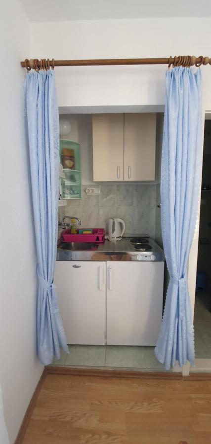 Apartments Juric - 1 A Studio Apartment With A View Hvar Town Esterno foto