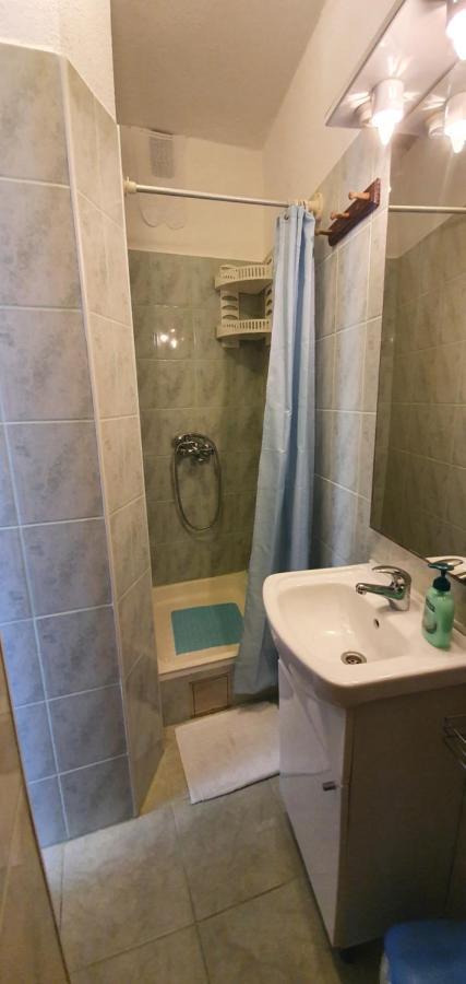 Apartments Juric - 1 A Studio Apartment With A View Hvar Town Esterno foto
